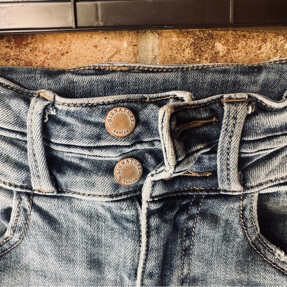 Raw hem Flare Jeans in Classic Blue - Picture 5 of 9